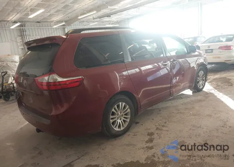 2015 Toyota Sienna Xle 8 Passenger z USA, uszkodzony, nr VIN 5TDYK3DCXFS686332